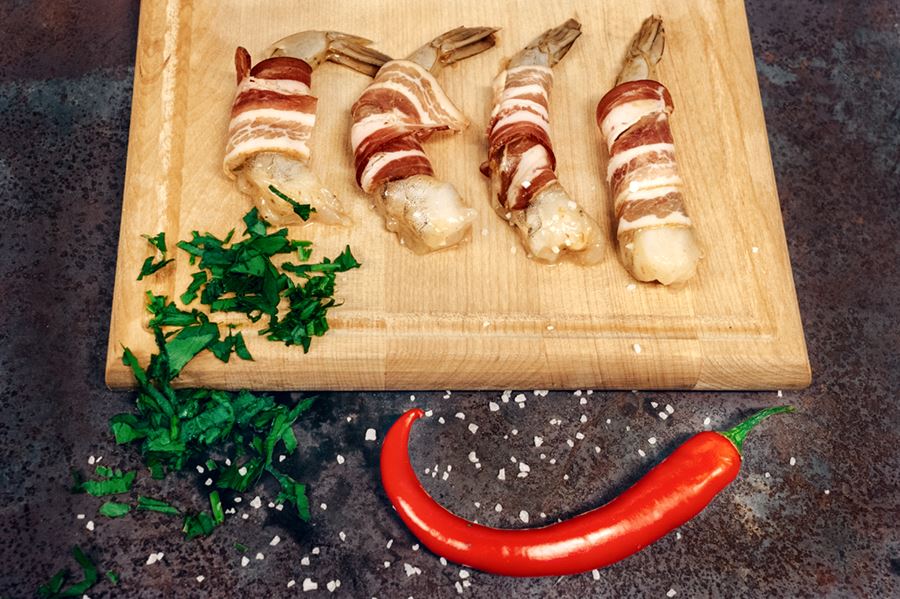 Бекон придаст креветки конченый вкус